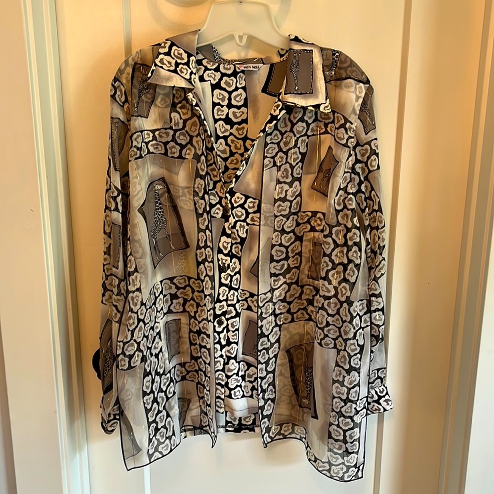 Vintage 80’s Giraffe Print Blouse!
